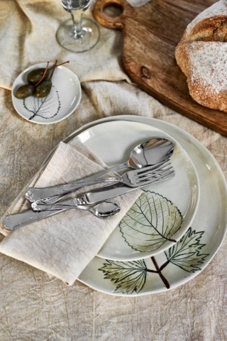 Set 2 farfurii din ceramică artizanală natur cu finisaj antichizat și motive botanice cu frunze, 27×1,5 cm, "Aubrin" - Img 4