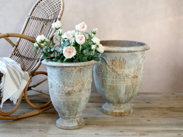 Set 2 jardiniere vintage din metal, finisaj antichizat, H59/D52 cm - Img 2
