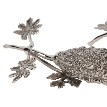 Set solniță și piperniță din alamă lucrată manual, argintiu, în formă de con de pin, cu frunze, finisaj nichelat, 5 x 15 x 10 cm, „Colette” - Img 2