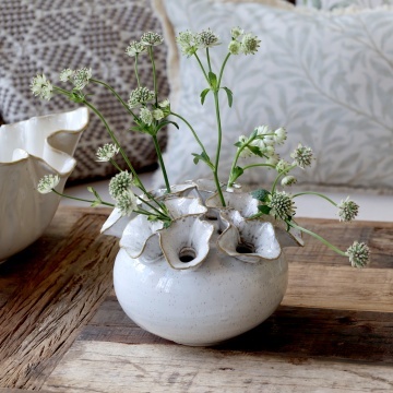 Vază din ceramică crem antichizat, lucrată manual, pentru 12 flori, H15/D21 cm - Img 2