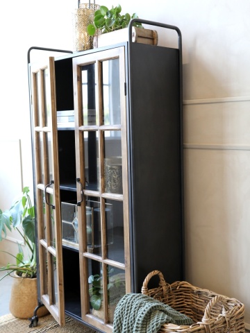 Vitrină industrială din lemn de pin natur și metal negru, cu 2 uși vitrate, 3 rafturi și roți, finisaj natural, 156 x 80 x 34 cm, „Calibre” - Img 3