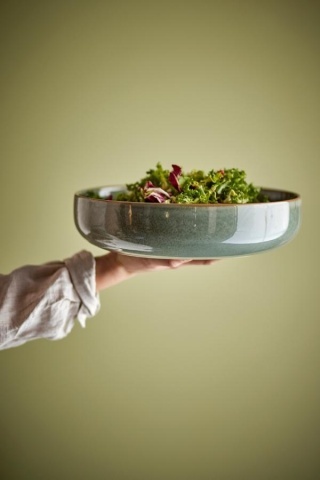 Bol de servit din ceramică verde cu finisaj artizanal și margine maro, 28.5x7 cm, "Pixie" - Img 4