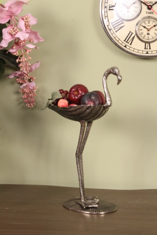 Bol decorativ din aluminiu reciclat, argintiu, fructieră înaltă în formă de flamingo, pe picior, finisaj lucios, 76 x 38 x 28 cm, „Flamant” - Img 2