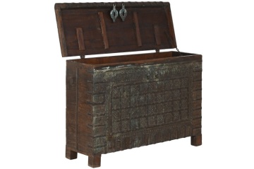 Cufăr vintage din lemn de tec, maro, cu plăci decorative din metal și două zăvoare, finisaj patinat, 98 x 137 x 44 cm, „Trunk” - Img 2