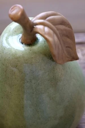 Decorațiune din ceramică în formă de pară verde deschis, H28 cm, Ø17,5 cm - Img 3