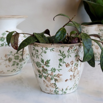 Ghiveci decorativ tronconic alb din ceramică antichizată, pictat manual, cu decor floral-vegetal, 13x15,5 cm, „Grasse" - Img 3