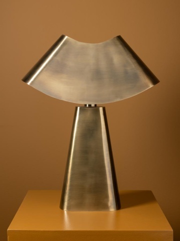 Lampă de masă din alamă antichizată cu abajur evantai și bază piramidală, auriu, 63 × 50 × 20 cm, „Hilaror" - Img 8