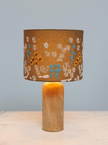 Lampa de masa, din lemn de mango, cu abajur din bumbac brodat, Jardin - Img 4