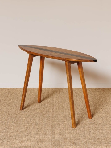 Masă consolă în stil eclectic din lemn de mango, maro, cu blat în formă de placă de surf, dungă neagră și picioare înclinate, 80 x 110 x 40 cm, „Surf” - Img 2