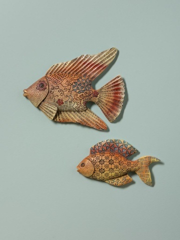 Set 2 decorațiuni de perete pește din rășină, design tribal, H25,5 cm - Img 2