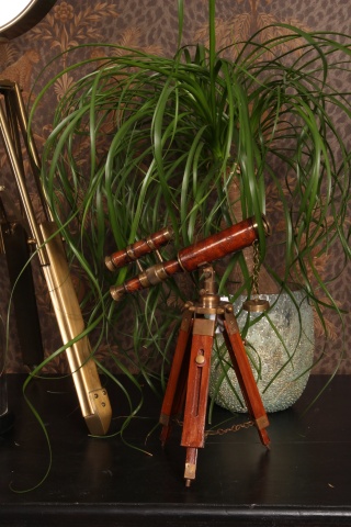 Telescop decorativ din alamă și lemn, maro, aspect vintage, cu trepied reglabil și capac pe lanț, finisaj antichizat, 41 x 26 x 24 cm, „Galilée” - Img 6