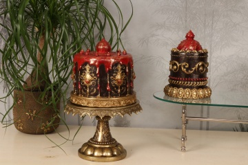 Tort decorativ din polirășină, maro și roșu, cu glazură roșie și ornamente aurii, 20 x 21 cm, „Praline” - Img 4