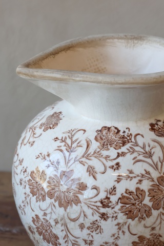 Carafă albă din ceramică antichizată, pictată manual, cu motiv floral natur, 18,5x20,5 cm, „Grenoble" - Img 3
