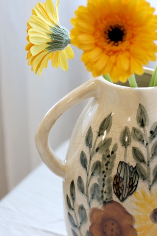 Carafă decorativă din ceramică cu motiv floral, H25/D17 cm, crem - Img 5