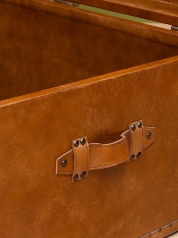Cufăr decorativ din piele, lemn și alamă, maro, cu nituri decorative, finisaj patinat, 41,5×61,5×61,5 cm, „Studs" - Img 6
