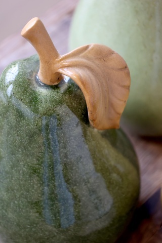 Decorațiune din ceramică în formă de pară verde închis, H23 cm, Ø14 cm - Img 3