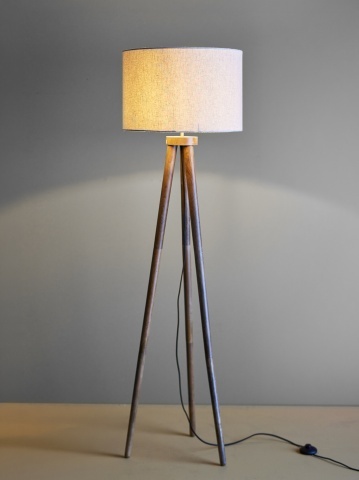 Lampă decorativă de podea din lemn de mango cu bază tripod, culoare maro, 46×156 cm, „Etienne” - Img 2