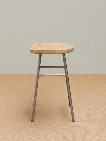 Scaun de bar din lemn de mango și metal, natur, pentru insulă, în stil industrial, cu șezut curbat și suport pentru picioare, 60 x 42 x 37 cm, „Hinto” - Img 4