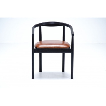 Scaun dining cu brațe din piele naturală și lemn de stejar, maro, cu spătar curbat continuat în brațe și picioare negre, 74 x 57 x 53 cm, „Serenity” - Img 3