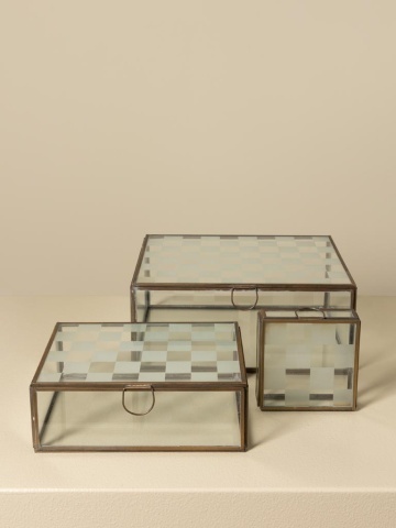 Set 3 cutii decorative din sticlă transparentă și metal auriu, capac cu balama și model în carouri mate, mâner inel, finisaj antichizat, 11 x 25 x 20 cm, „Damier” - Img 10