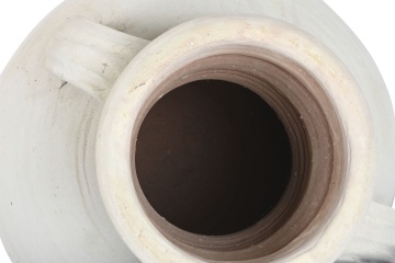 Vas decorativ amforă din teracotă artizanală, finisaj craft alb-crem, cu 2 anse, 40×40×100 cm, „Jerba" - Img 6
