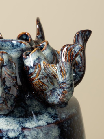 Vază din ceramică artizanală cu pești sculptați în relief, formă cilindrică, albastru marmorat, finisaj lucios, 24,5 x 20 cm, „Écume” - Img 5