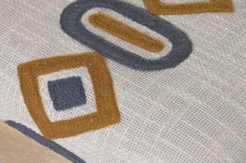 Banchetă tapițată pentru hol din bumbac ikat brodat manual și lemn masiv de mango, 113×35×45 cm, „Dakar" - Img 5