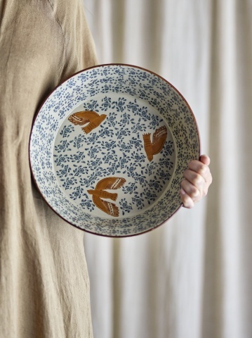 Bol mare din ceramică stoneware pictat manual cu păsări și motive florale, D28xH9 cm, 3350 ml, „Hezha" - Img 7