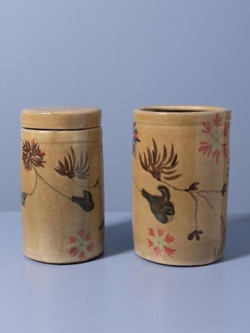 Borcan din ceramică artizanală natur cu capac, motive florale și păsări pictate manual, maro și roșu, 22 × 12 cm, „Campana" - Img 5