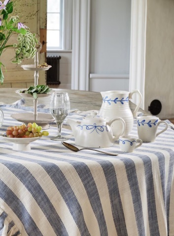 Ceașcă espresso decorativ vintage din ceramică, alb cu detalii albastre „Viola Bow” - Img 2