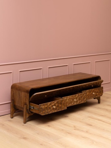 Comodă TV din lemn de mango cu 1 ușă și 3 sertare , natur, cu decor sculptat în relief și mânere din alamă, 150x32,5x160,5 cm, „Atlas" - Img 3