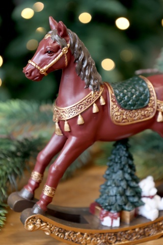 Decorațiune vintage de Crăciun din rășină, pictată manual, „Noël Rocking Horse”, H18,5 cm - Img 4
