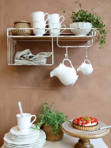 Etajeră de perete vintage din metal și lemn, crem, cu 1 raft, coș din sârmă și 3 agățători, 24 x 58 x 18 cm, „Clémence” - Img 4