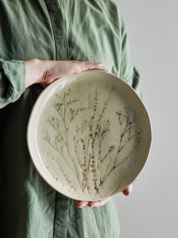 Farfurie din ceramică cu flori de câmp aplicate manual, D27,5×H3 cm, „Bea" - Img 2