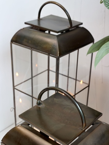 Felinar auriu, din metal si sticla, aspect vintage, H80cm, Grid - Img 3