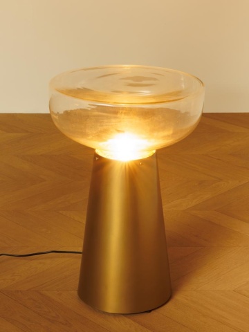 Măsuță laterală iluminată rotundă din metal și sticlă, auriu, cu blat în formă de cupă și bază conică, 56 x 37 cm, „Marvela” - Img 5