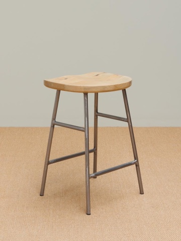 Scaun de bar din lemn de mango și metal, natur, pentru insulă, în stil industrial, cu șezut curbat și suport pentru picioare, 60 x 42 x 37 cm, „Hinto” - Img 5