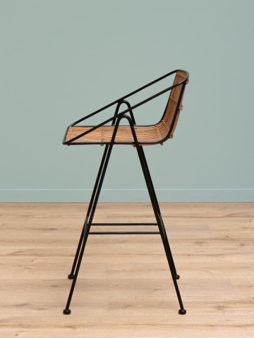 Scaun de bar din ratan și metal, negru, cu brațe, șezut scobit și suport pentru picioare, 90 x 51 x 52 cm, „Kuro” - Img 3