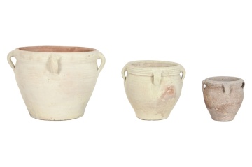 Set 3 ghivece decorative din teracotă artizanală, finisaj craft alb-crem, cu 4 anse fiecare, 45×45×38 cm, „Jerba" - Img 2