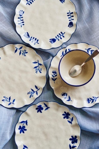 Set 4 farfurii din ceramică artizanală natur cu motive florale albastre pictate manual și margine albastră, 20,5×2 cm, "Eimy" - Img 2