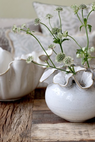 Vază din ceramică crem antichizat, lucrată manual, pentru 12 flori, H15/D21 cm - Img 3