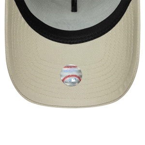 New Era, sapca trucker A-frame Metallic Outline NY Yankees, Bej/ Maro 5