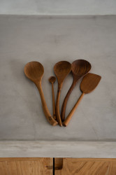 Spatula pentru rădăcină de tec, Bazar Bizar
