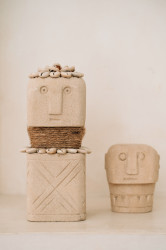 Statuia din Piatra Sumba #09, Bazar Bizar