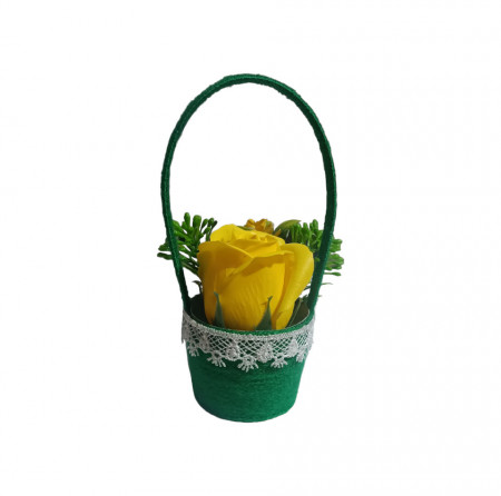 Aranjament floral superb lucrat manual cu un trandafir de sapun X50