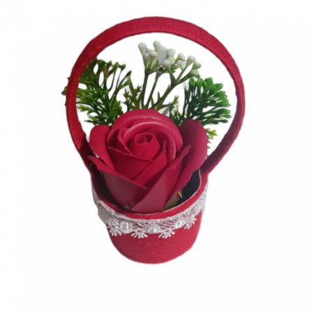 Aranjament floral superb lucrat manual cu un trandafir de sapun X60