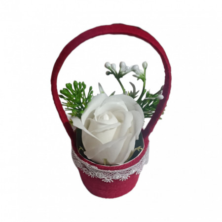 Aranjament floral superb lucrat manual cu un trandafir de sapun X64
