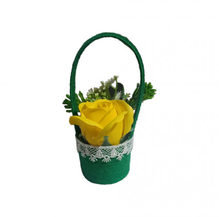 Aranjament floral superb lucrat manual cu un trandafir de sapun X59