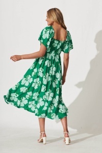 Rochie lunga de vara cu model floral elegant