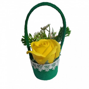 Aranjament floral superb lucrat manual cu un trandafir de sapun X65